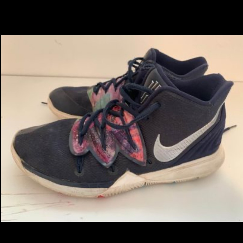 Kyrie 5 - Youth Size 6